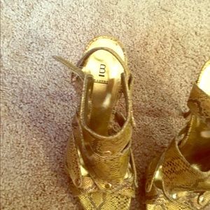 Bakers 3 in half inch tan pattern heels size 7